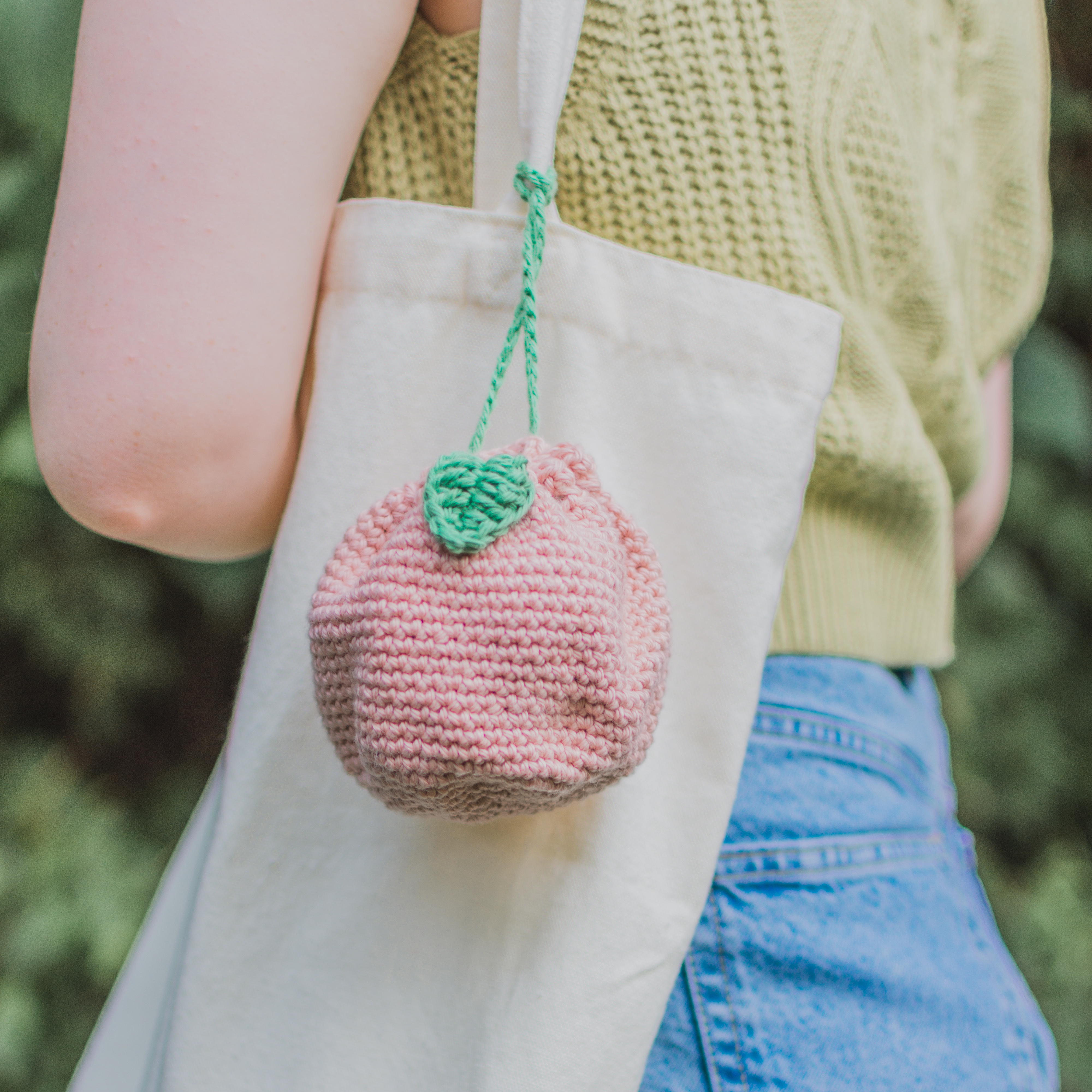How to Crochet a Simple Small Pouch with Drawstring 