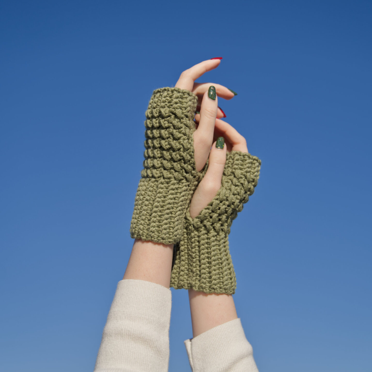 Quick & Easy Crochet Fingerless Gloves FREE Pattern + Video Tutorial