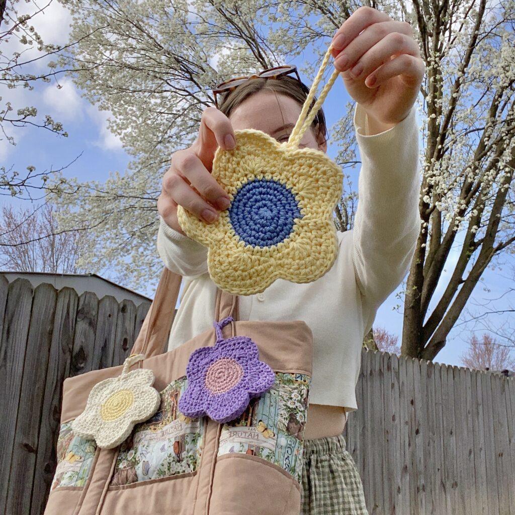 Beginner-Friendly Daisy Flower Coaster - FREE Pattern + Video Tutorial -  Hayhay Crochet