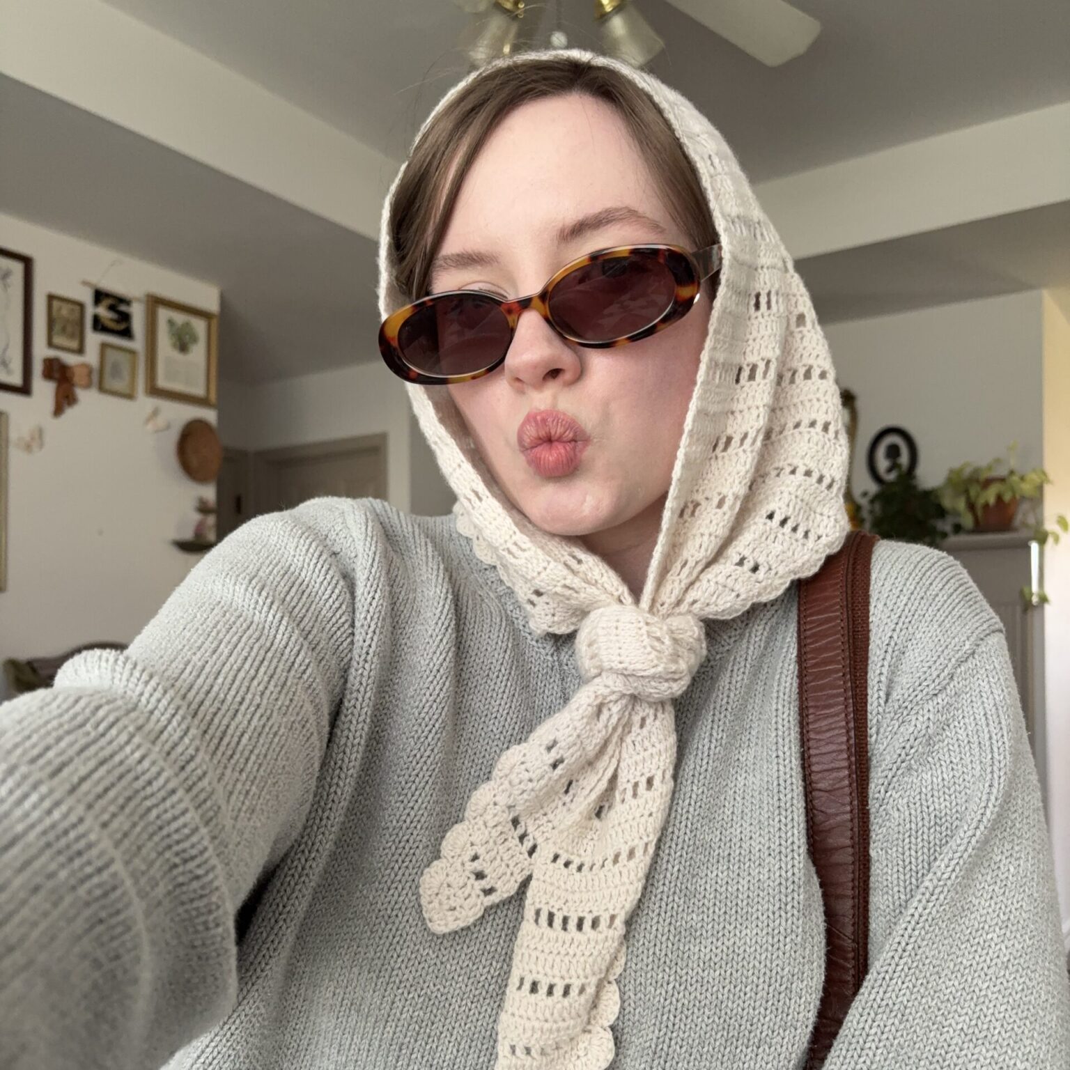 Simple Crochet Triangle Head Hip Scarf - FREE Pattern + Video Tutorial ...