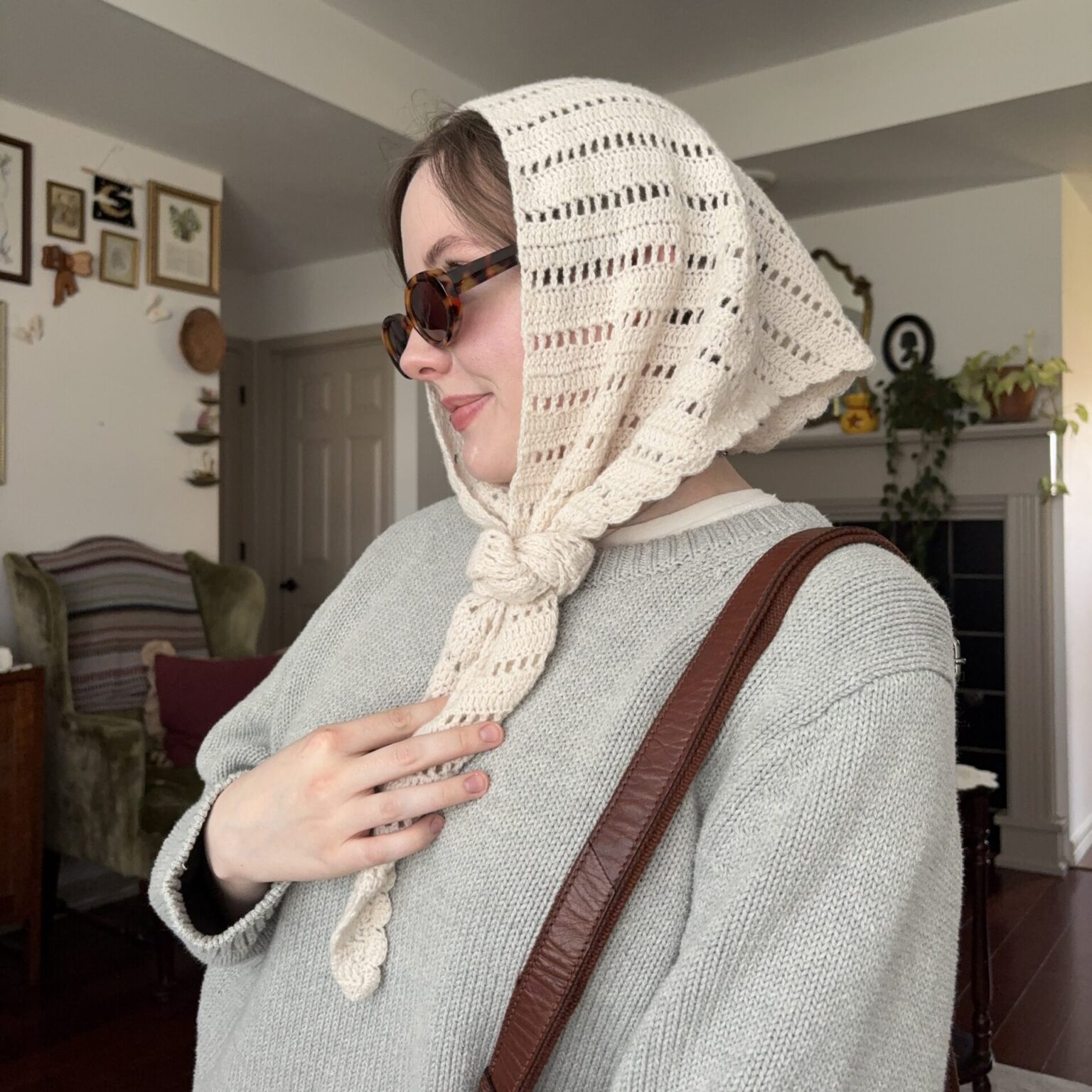 Simple Crochet Triangle Head Hip Scarf - FREE Pattern + Video Tutorial ...